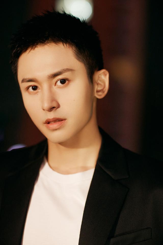 99年明星的星光日常，温馨瞬间与成长印记