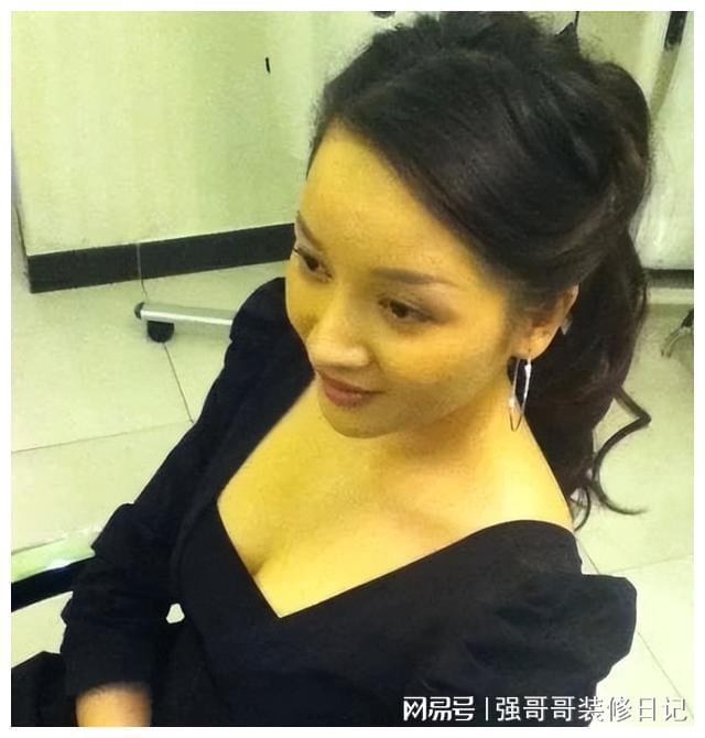 女演员饶芯语，小巷深处的魅力与美食天堂探索