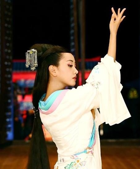 古典女明星的寻美之旅，远离尘嚣，探寻内心宁静之美