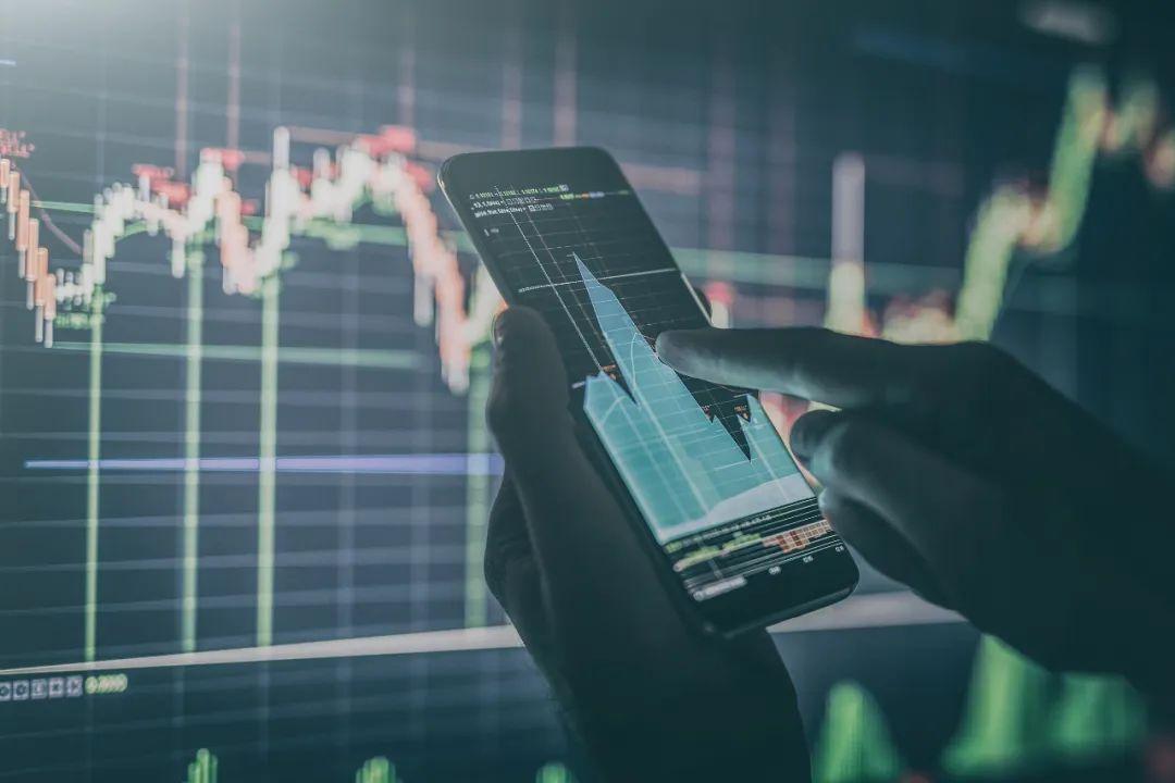 买基金还是旅行，投资与探险之间的选择