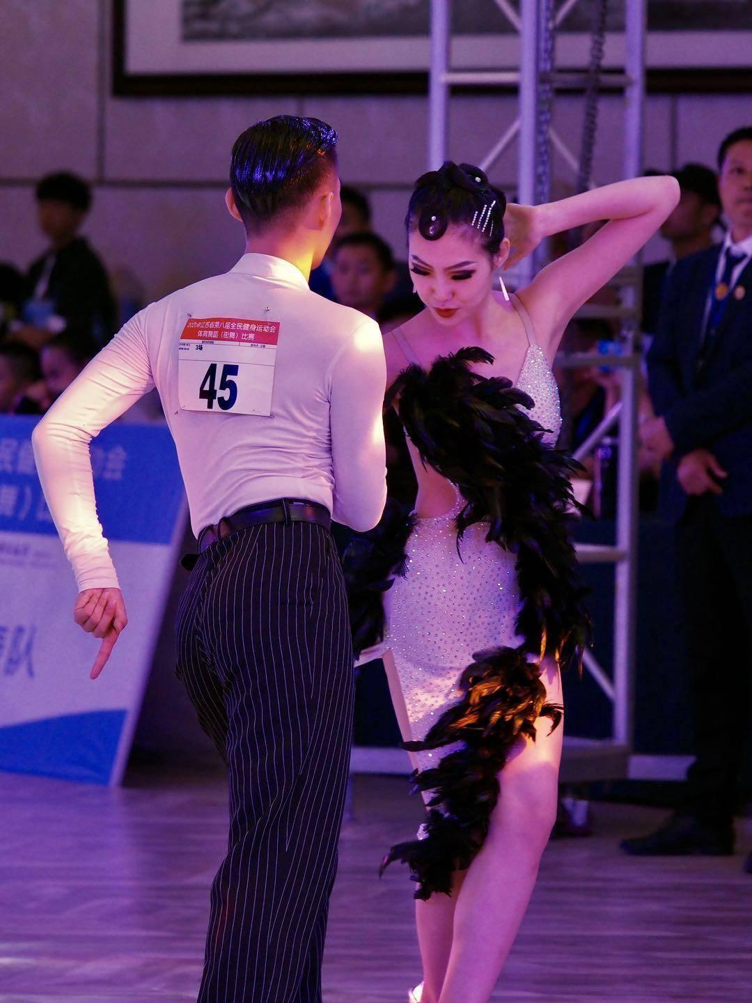 科技重塑舞蹈魅力，舞舞蹈比赛全新体验，激发前所未有的竞赛激情