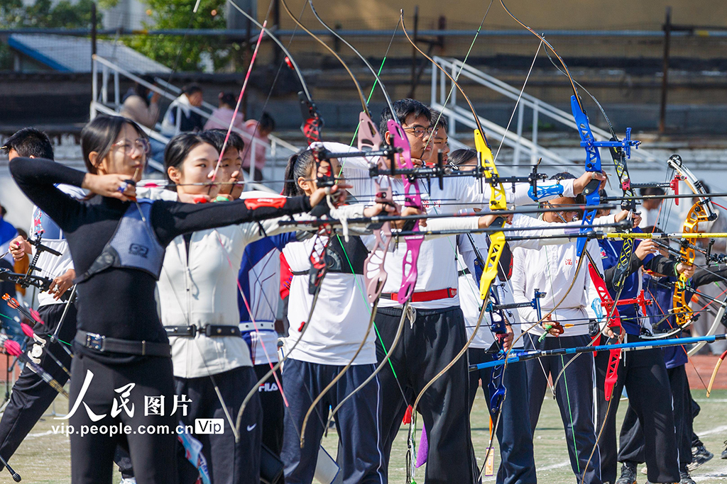 光弓比赛，射出新生活的自信与辉煌成就