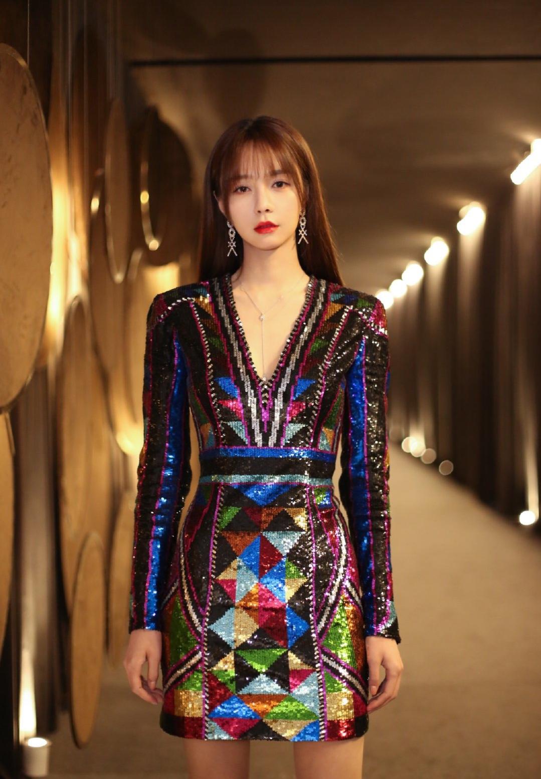 最新明星的励志之旅，自信、成就与闪耀之星