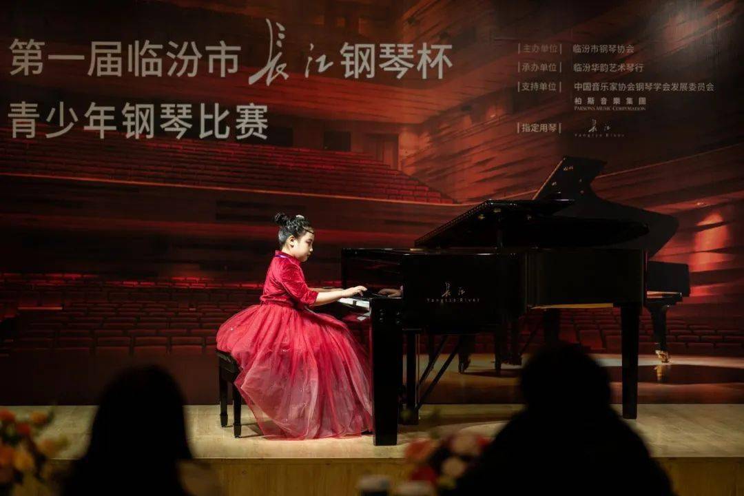 音乐钢琴比赛，小巷深处的隐藏宝藏