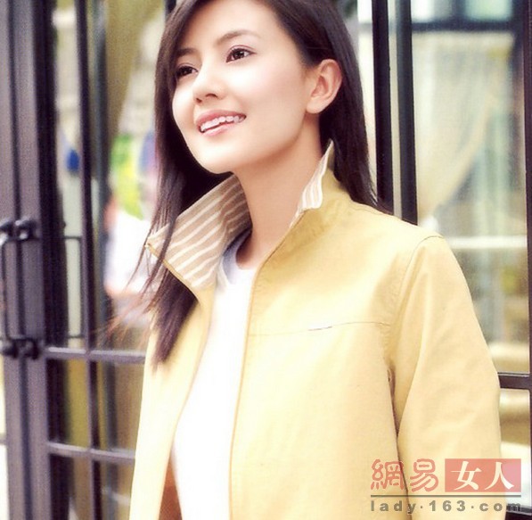 星光下的自然之美，清秀女明星的魅力