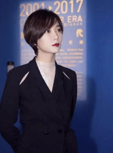 重生大明星，逆袭人生，逐梦舞台的璀璨之旅