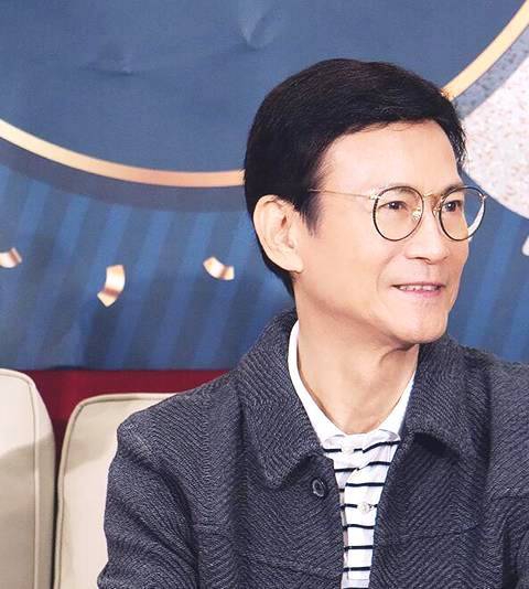 郑少秋最新照片,展现变化、自信与成就的力量