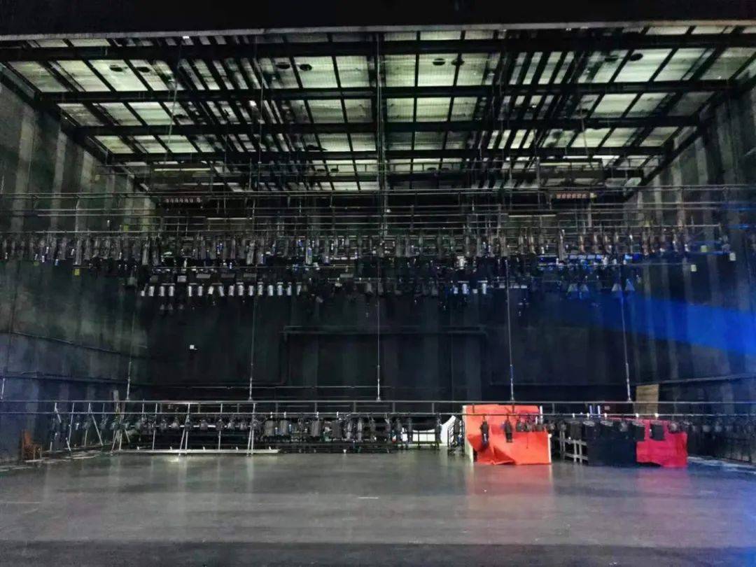 最新舞台技术,点亮自信之光,启程无限可能之旅