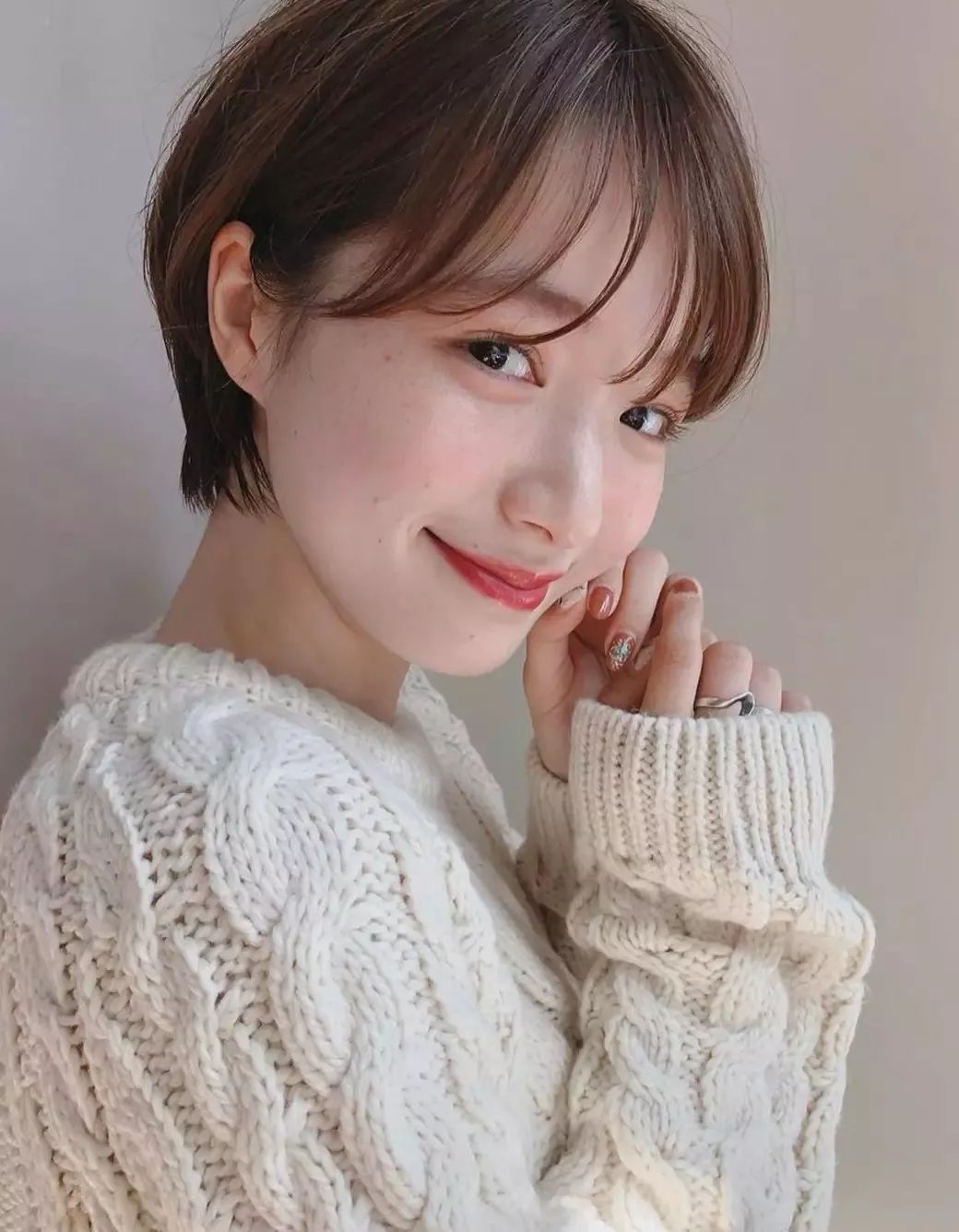 时尚变迁下的短发风潮,影响与趋势分析