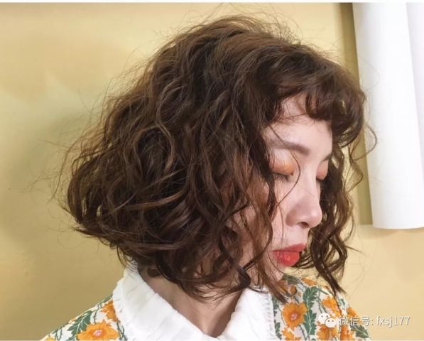 2025烫发新潮流,引领发型变革的趋势与风格