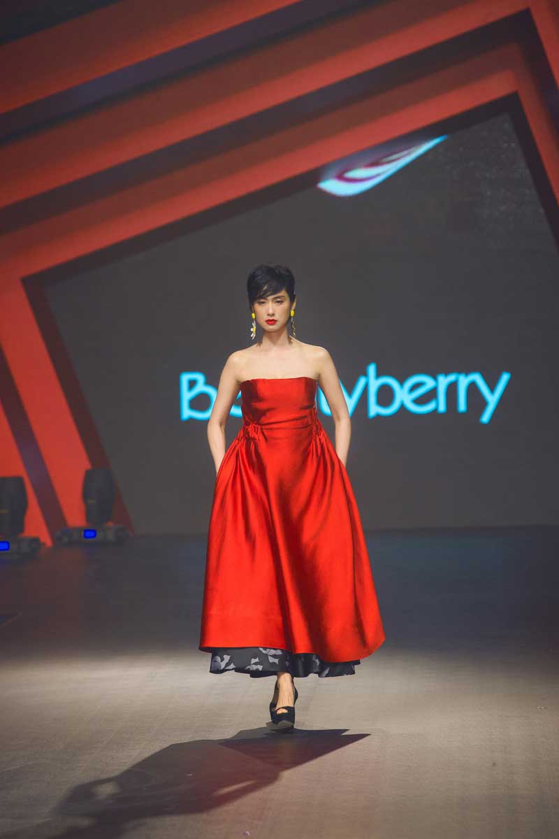 最新爱秀,时尚潮流的舞台盛宴!