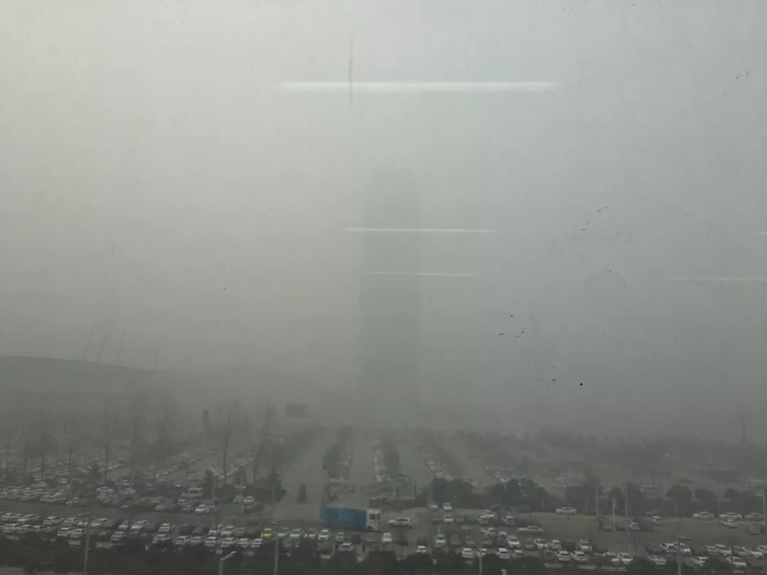郑州大雾中的励志之光，最新雾霾状况更新