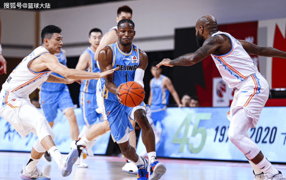 北京首钢外援最新动态与小巷美食探秘