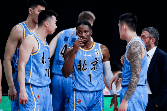 北京首钢外援最新动态与小巷美食探秘