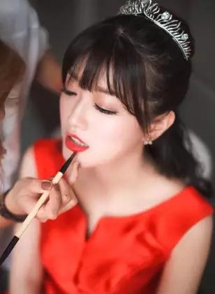 最新新娘披发造型,变化之美,自信闪耀