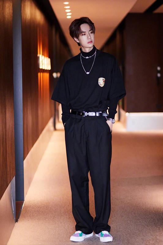 王一博最新裤子,时尚创新之力展现自我革新风采