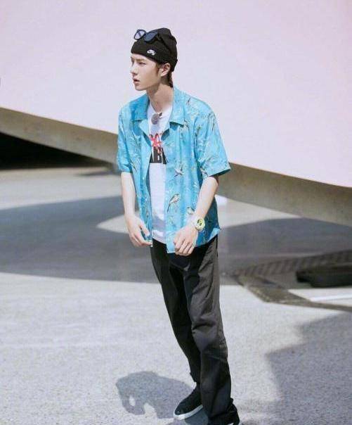 王一博最新裤子,时尚创新之力展现自我革新风采